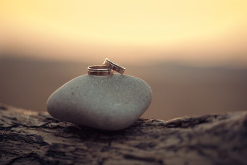 למה זה בסדר להסתפק בטבעת נישואים זולה?
